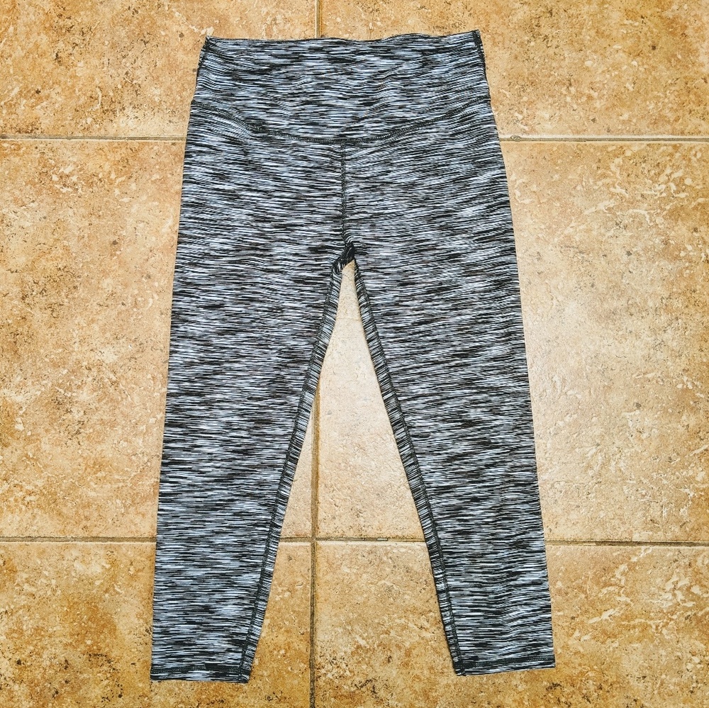 Fabletics Cropped Capri Athletic Leggings